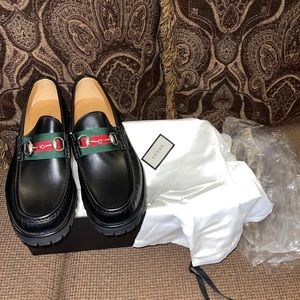 Gucci size 9 Black Leather Web Horsebit Lug Sole Loafers